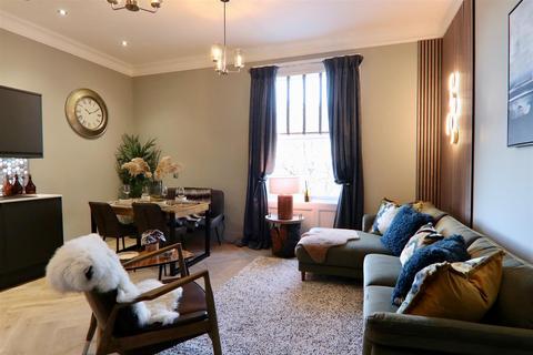 3 bedroom flat for sale, Sandy Walk, Wakefield WF1