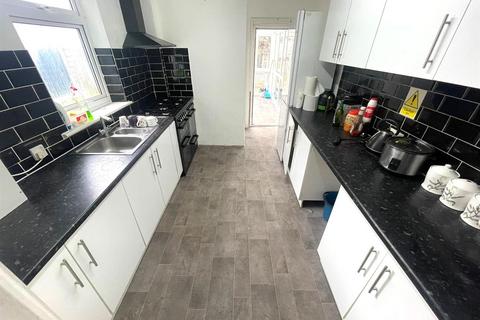 4 bedroom end of terrace house for sale, Ley Street, Ilford
