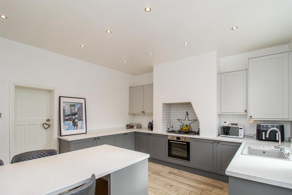 Newton Lane, Wakefield WF1 2 bed terraced house for sale £195,000