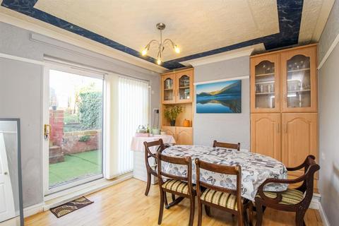 13 Warren Avenue, Wakefield, WF2 7JW