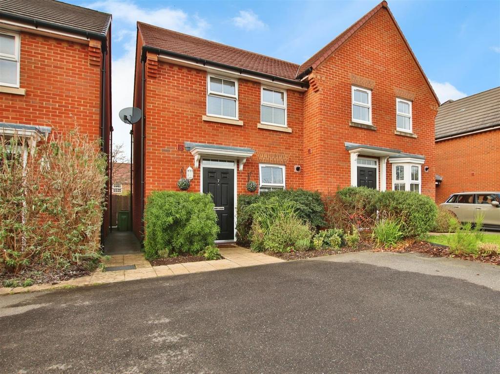 Gloucester Drive, Sarisbury Green 2 bed semidetached house for sale