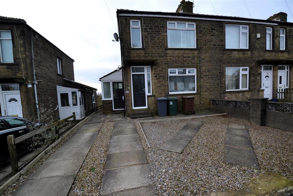 Deanstones Lane, Queensbury, Bradford 3 bed semidetached house £180,000