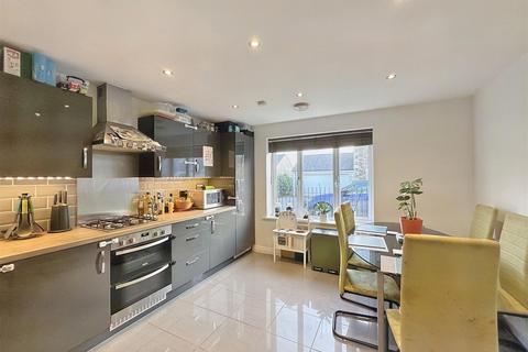 52 Penwethers Crescent, Truro, TR1 3GH