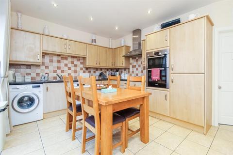 9 Johns Avenue, Lofthouse, Wakefield, WF3 3LX