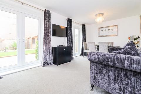 5 bedroom detached house for sale - Potovens Close, Wakefield WF1