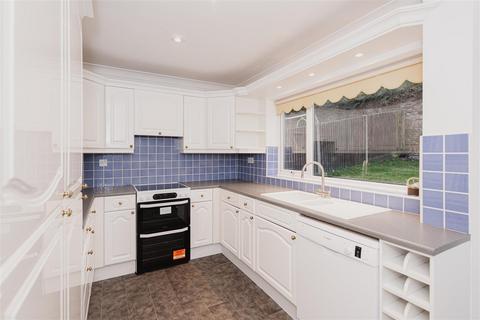 11 The Hayes, Epsom, KT18 6HB