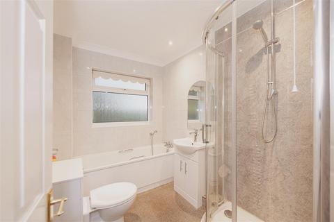 11 The Hayes, Epsom, KT18 6HB