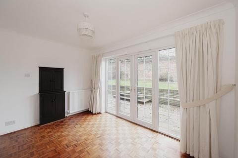 11 The Hayes, Epsom, KT18 6HB