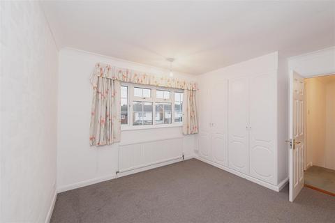 11 The Hayes, Epsom, KT18 6HB