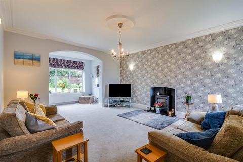 4 bedroom semi-detached house for sale, Manygates Lane, Wakefield WF2