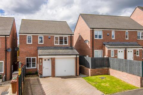 3 bedroom detached house for sale, Rhubarb Hill, Wakefield WF2
