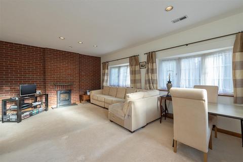 4 bedroom detached house for sale, West Common Grove, Harpenden