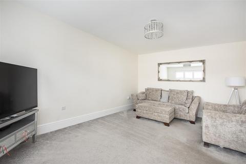 83 Mallard Crescent, Caddington, Luton, LU1 4FR