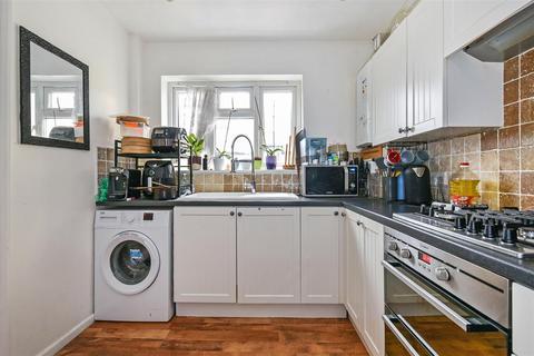 3 bedroom end of terrace house for sale, Dene Road, Andover