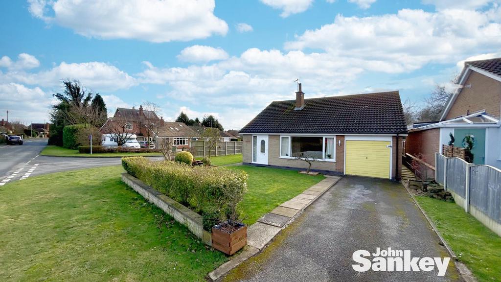 Station Lane, Farnsfield, Newark 3 bed detached bungalow for sale £