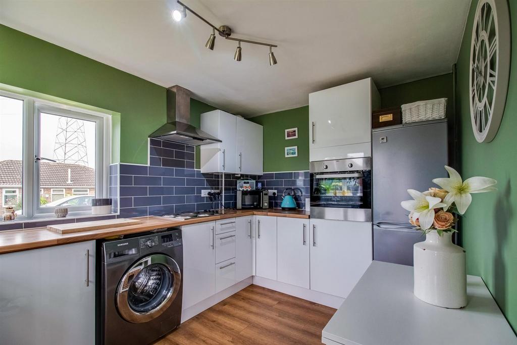 Hollin Lane, Wakefield WF4 2 bed detached bungalow for sale £225,000
