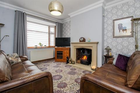4 bedroom semi-detached house for sale, First Avenue, Wakefield WF1