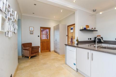 49 First Avenue, Wakefield, WF1 2HS