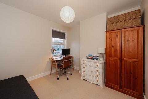 20 Lintons Lane, Epsom, KT17 1DD