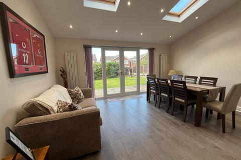 117 Lees Road, Ashton-under-lyne, OL6 8BJ