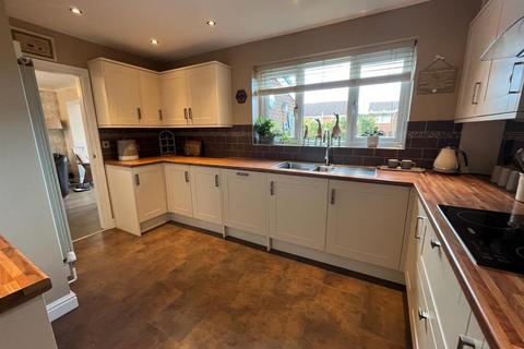 117 Lees Road, Ashton-under-lyne, OL6 8BJ