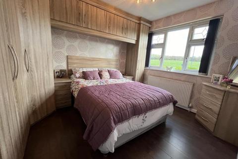 117 Lees Road, Ashton-under-lyne, OL6 8BJ