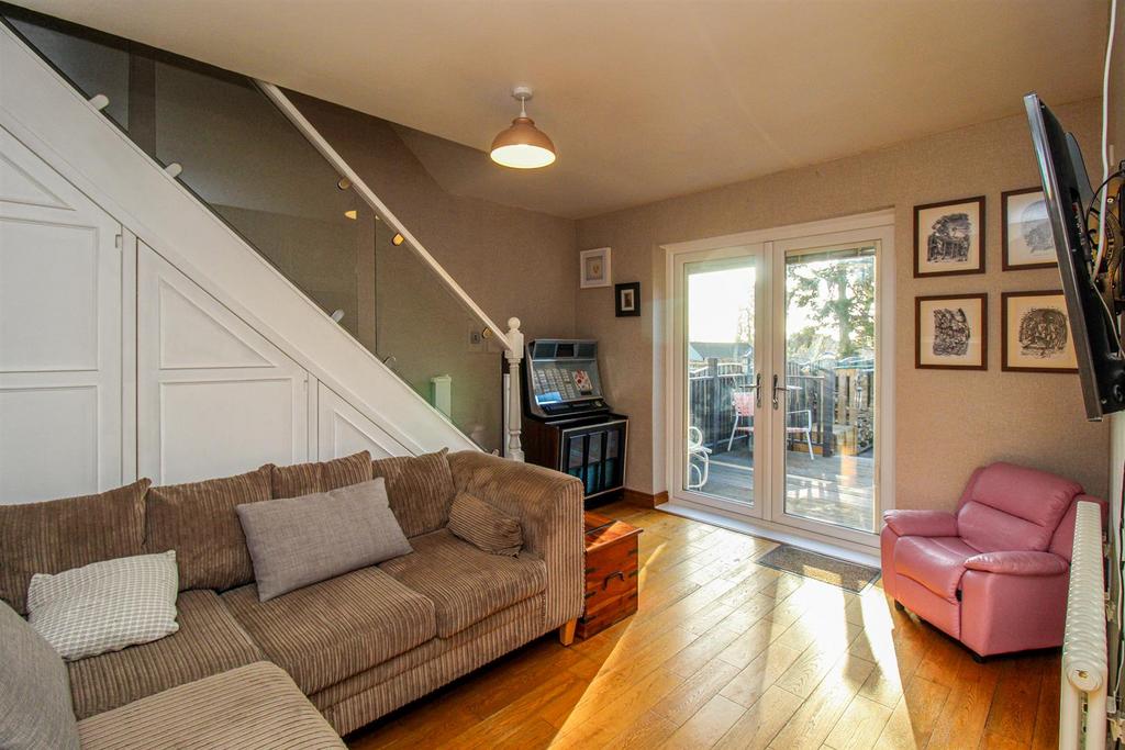 Sitting room/dining room