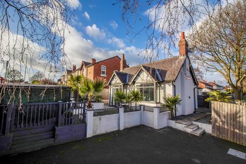 1 bedroom semi-detached bungalow for sale, Hirst Road, Wakefield WF2