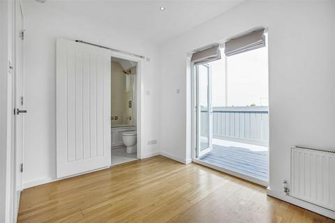 2 bedroom flat to rent, Upper Richmond Road West, East Sheen, SW14