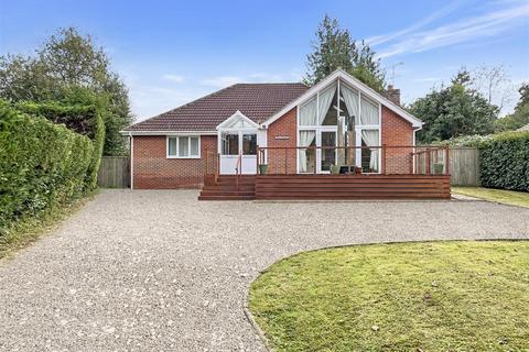 3 bedroom detached bungalow for sale, Whitchers Meadow, Salisbury SP5