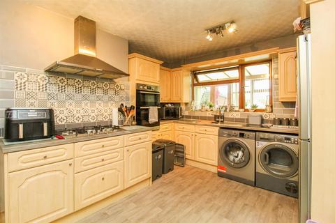 3 bedroom semi-detached house for sale, Magdalene Road, Wakefield WF2