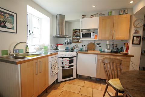 3 Jacksons Terrace, Tisbury, Salisbury, SP3 6HN