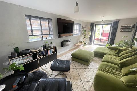2 Sassoon Close, Salisbury, SP2 9LR