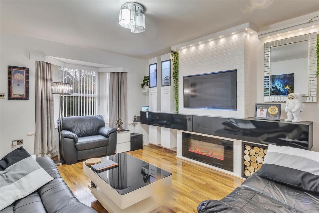 Old Whittington Road, Gobowen, Oswestry 3 bed house for sale £239,995