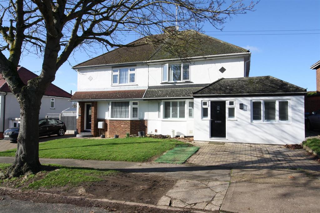Oakwood Drive, Bletchley, Milton Keynes 4 bed semidetached house £