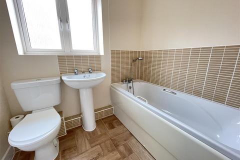 36 Castle Well Drive, Old Sarum, Salisbury, SP4 6GD