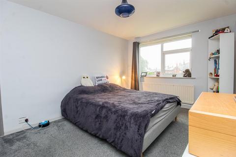 214 Barnsley Road, Wakefield, WF2 6EF