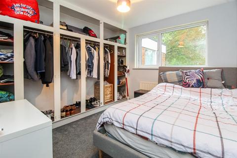 214 Barnsley Road, Wakefield, WF2 6EF