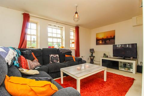 2 bedroom flat for sale - Parklands Manor, Tuke Grove WF1