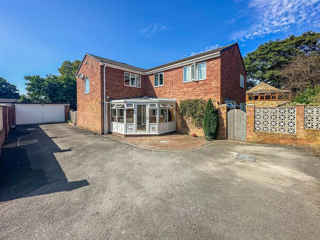 Copper Beech Court, Wakefield WF2 4 bed detached house for sale £595,000