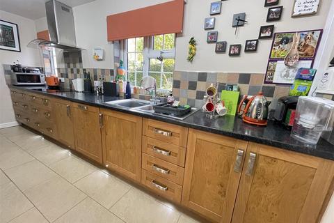 5 Riverside Terrace, Stapleford, Salisbury, SP3 4LF