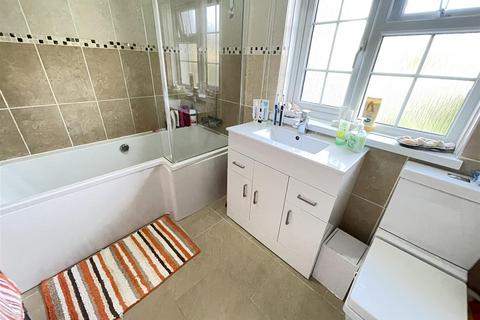 5 Riverside Terrace, Stapleford, Salisbury, SP3 4LF