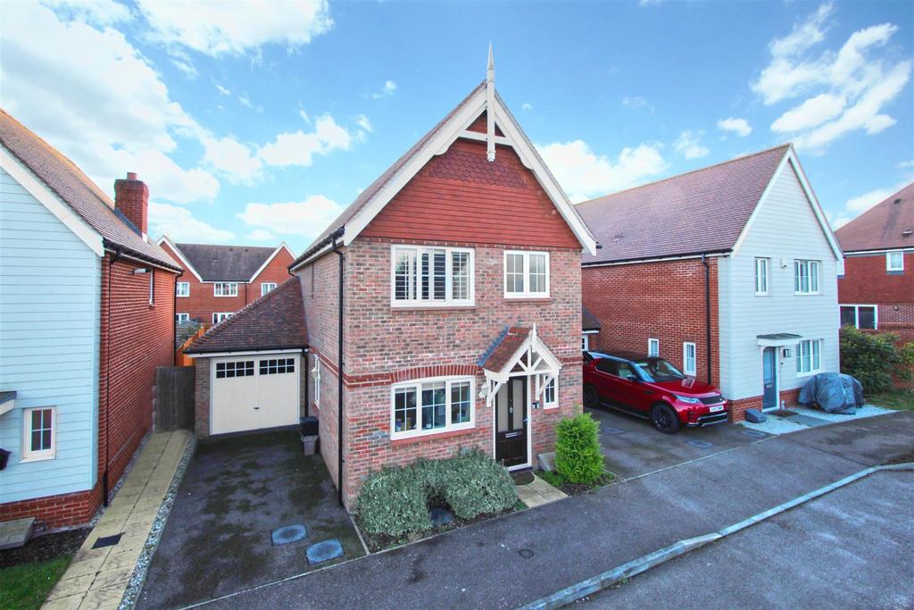 Hastings Avenue, Cheshunt, Waltham Cross 3 bed detached house for sale