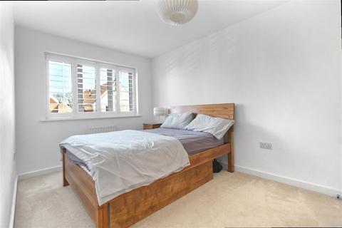 29 Hastings Avenue, Cheshunt, Waltham Cross, EN7 6DY