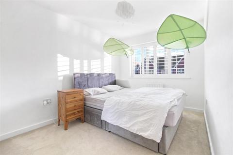 29 Hastings Avenue, Cheshunt, Waltham Cross, EN7 6DY