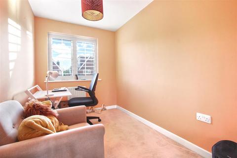 29 Hastings Avenue, Cheshunt, Waltham Cross, EN7 6DY