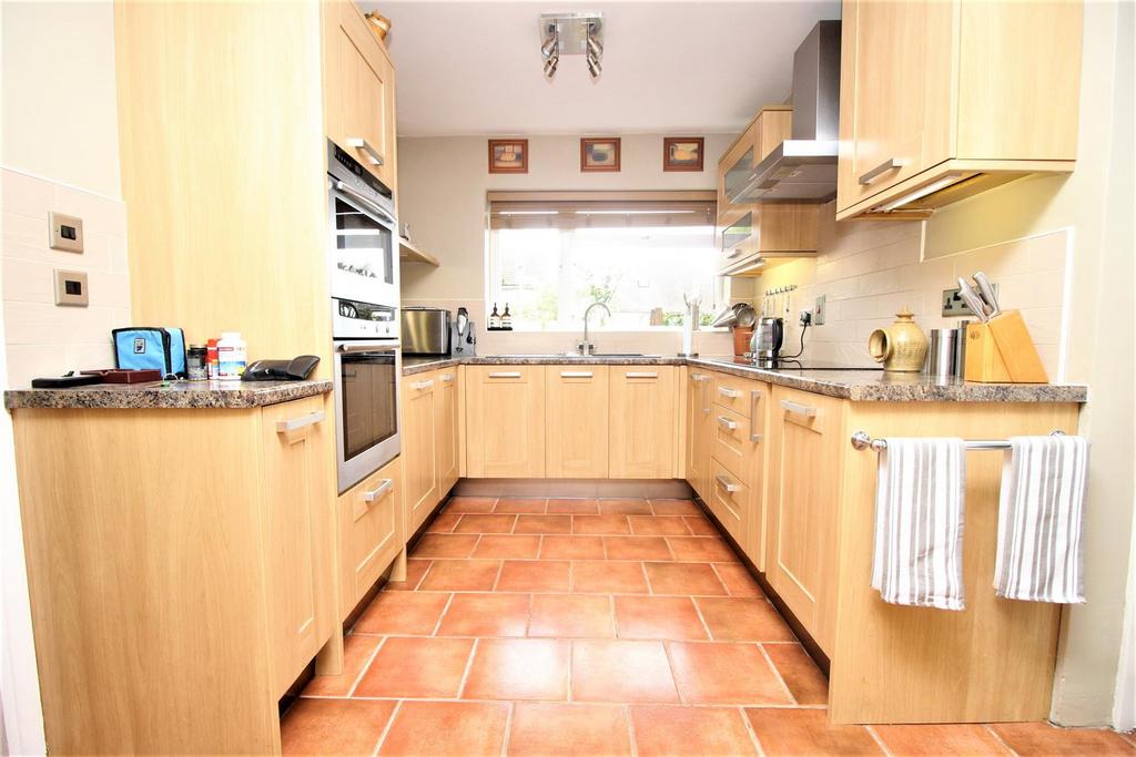 Kitchen 1.JPG