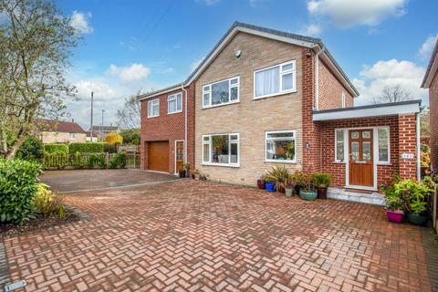 4 bedroom detached house for sale, Lyndale Drive, Wakefield WF2