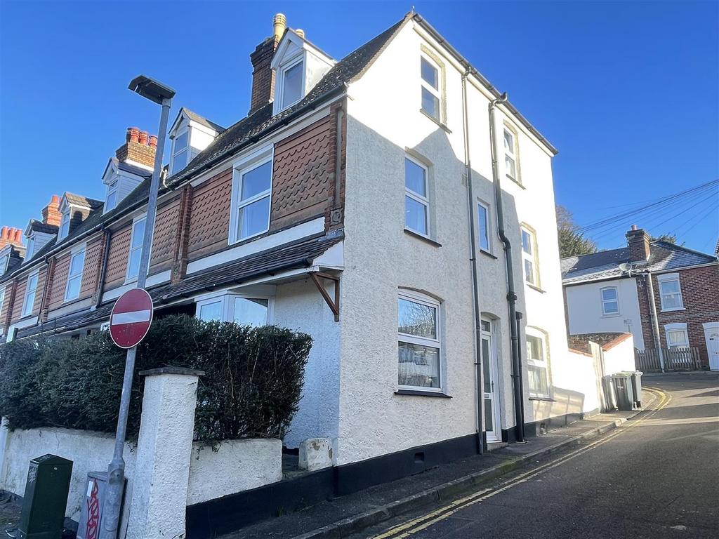 Hillview Road, Salisbury SP1 4 bed semidetached house for sale £300,000