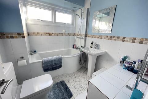 3 The Limes, Porton, Salisbury, SP4 0LT